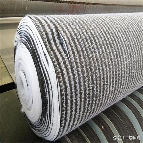 膨润土防水毯是一种防水材料,通常用于建筑物的基础防水.
